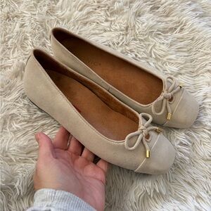 Vionic Klara Flat - Size 6 - gold leather